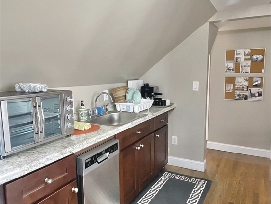 3 beds, 1 bath, $3,699, Unit 3