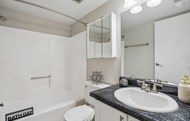 2 beds, 2 baths, 976 sqft, $1,448, Unit 5F