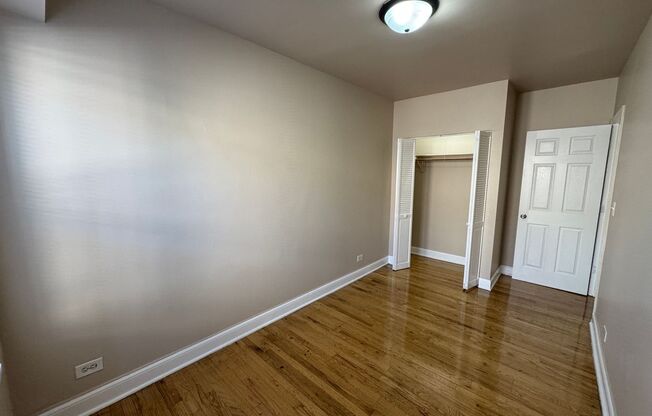2 beds, 1 bath, $1,200, Unit 4850 #303