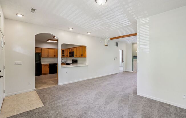 1 bed, 1.5 baths, 1,100 sqft, $1,565