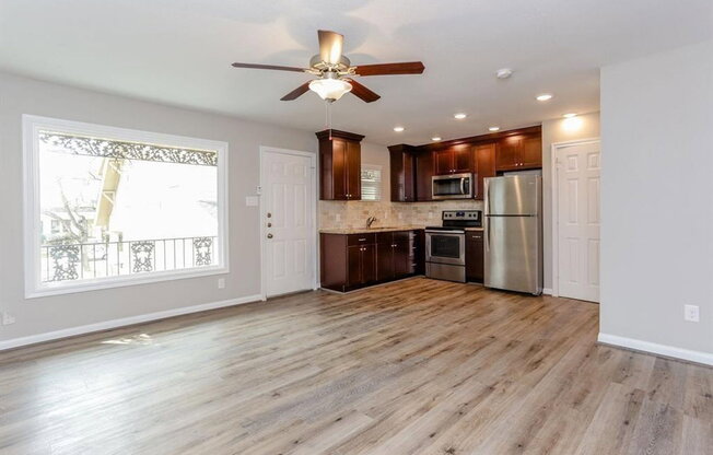 808 1/2 W MAIN ST