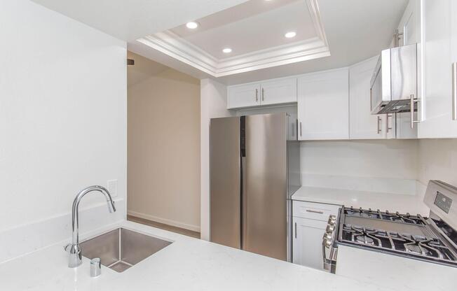 2 beds, 2 baths, 880 sqft, $3,020