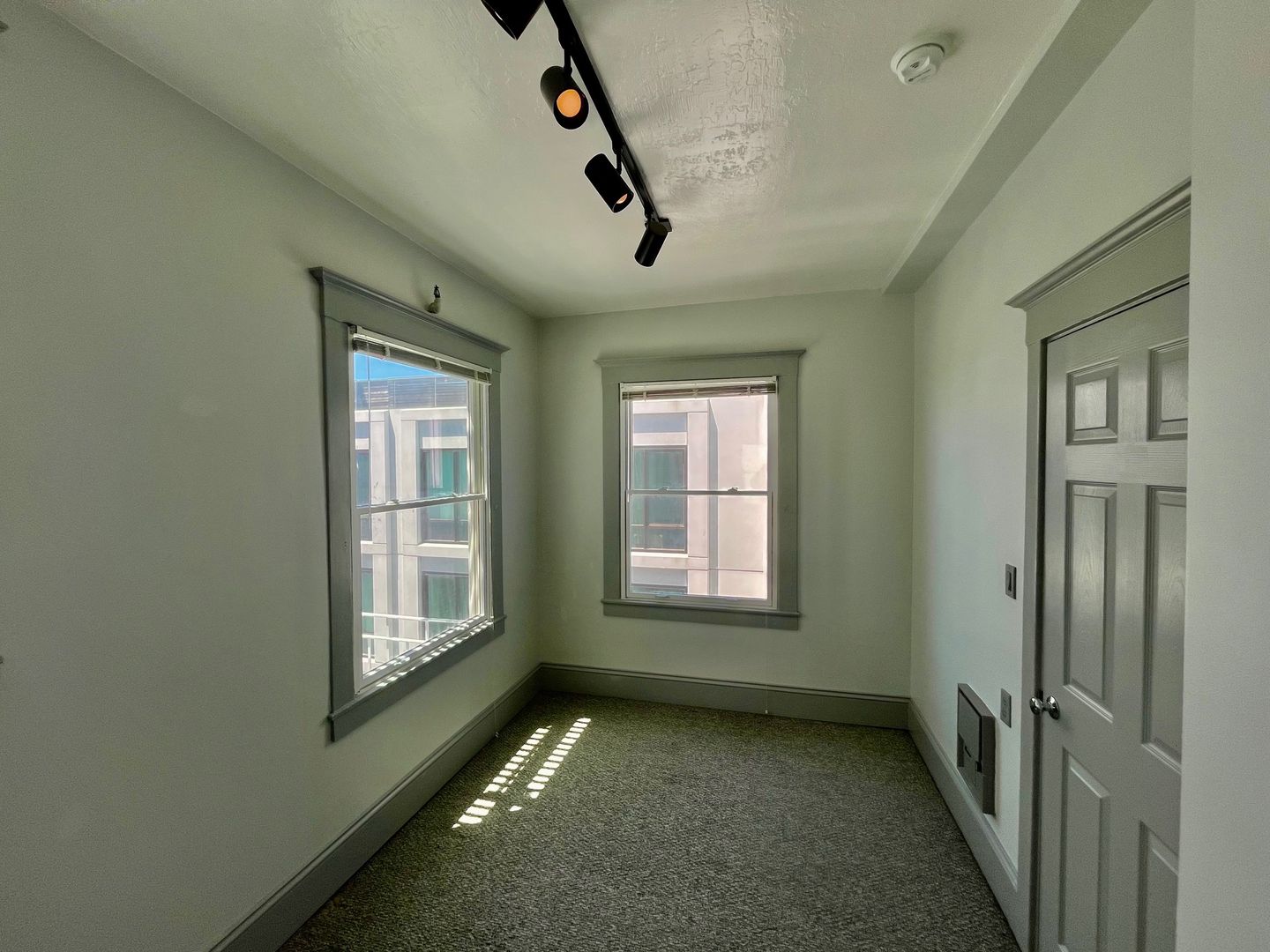 Luxurious Condo Living in Prime Cow Hollow Location!