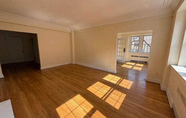 2 beds, 2 baths, 1,303 sqft, $2,200, Unit New King Edward  401