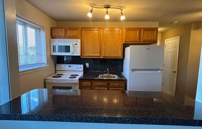 1 bed, 1 bath, 550 sqft, $1,220, Unit F09