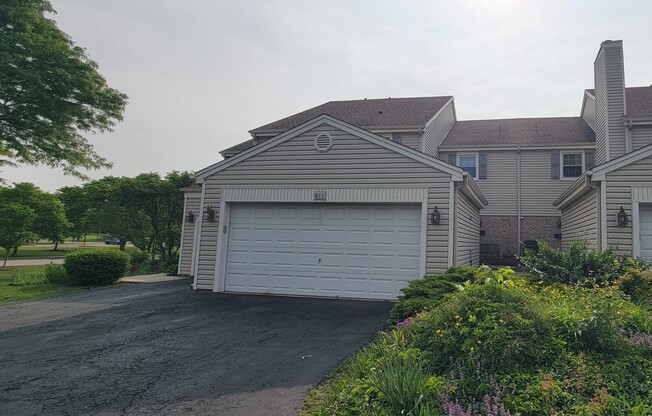 811 BANYAN DR
