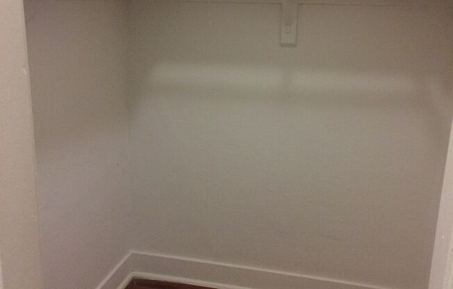 Studio, 1 bath, 275 sqft, $1,395, Unit 102