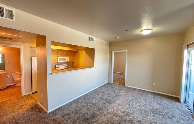 2 beds, 2 baths, $1,295, Unit UNIT 2080