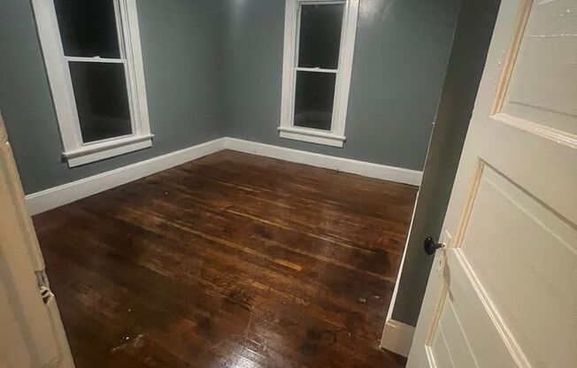 3 beds, 1 bath, $1,100