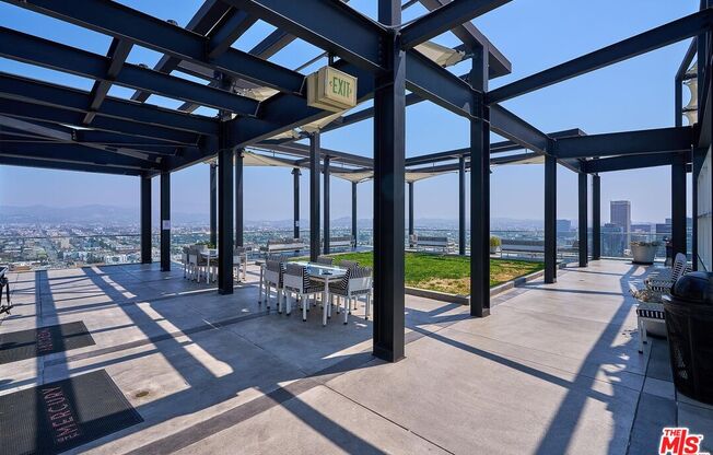 2 beds, 2 baths, 1,010 sqft, $3,050, Unit 404