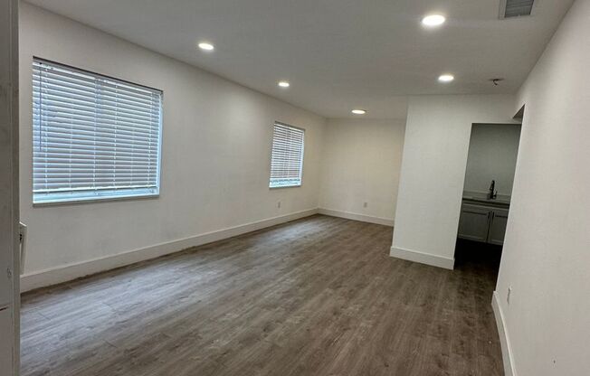 2 beds, 1 bath, 770 sqft, $1,700, Unit 210