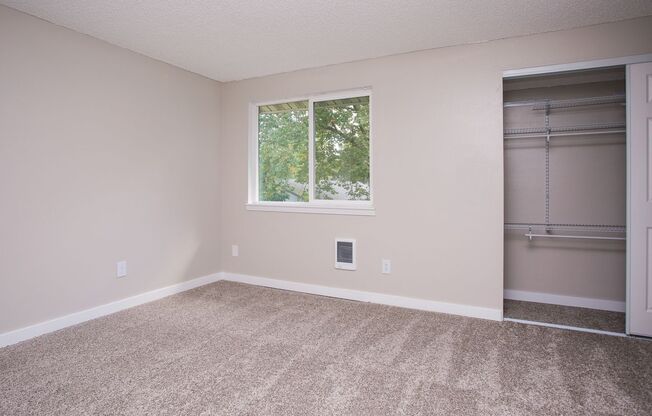 2 beds, 1 bath, 807 sqft, $1,695, Unit I5