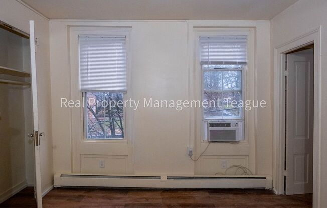 3 beds, 1 bath, $1,450, Unit Apt 3