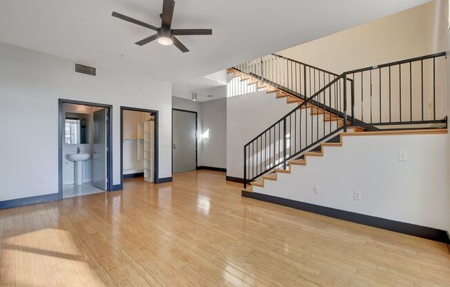 Loft 5 #310- Stunning 1Bd/2.5Ba Two Level Loft Offers 1776sf of Expansive Spacing