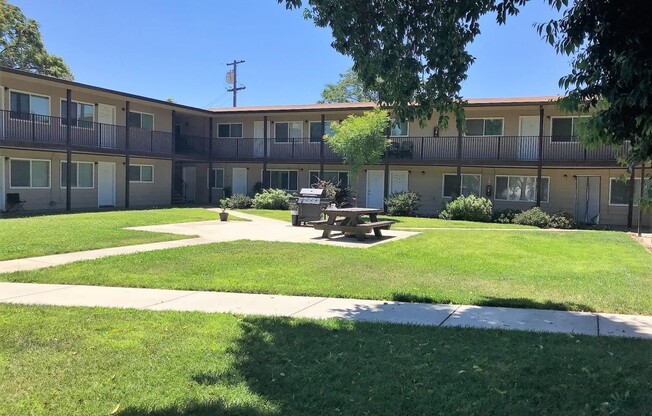 Courtyard Apts