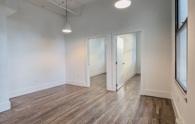 3 beds, 1 bath, $8,000, Unit 4K