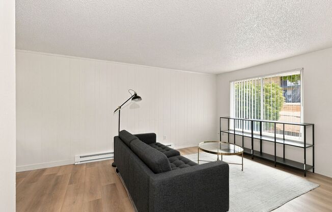3 beds, 1 bath, 864 sqft, $1,895, Unit 15