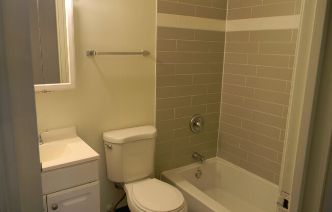 311 HAWTHORNE CIR