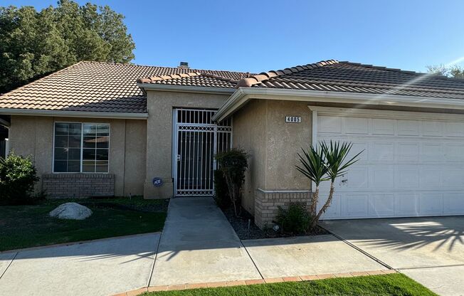 Spacious Home in SW Bakersfield!