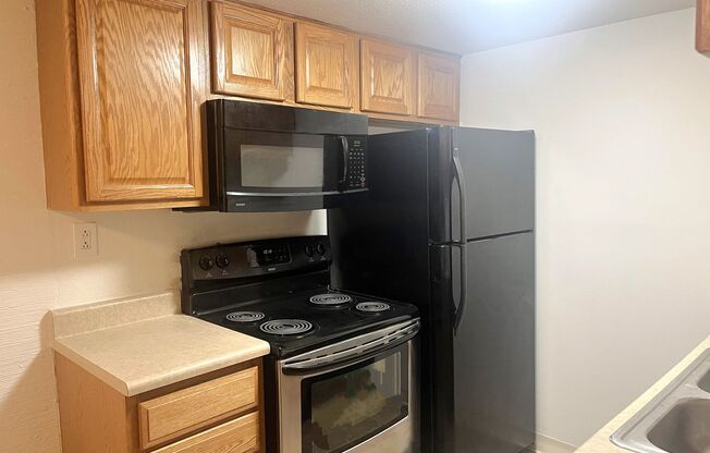 2 beds, 2 baths, 875 sqft, $1,099, Unit 202