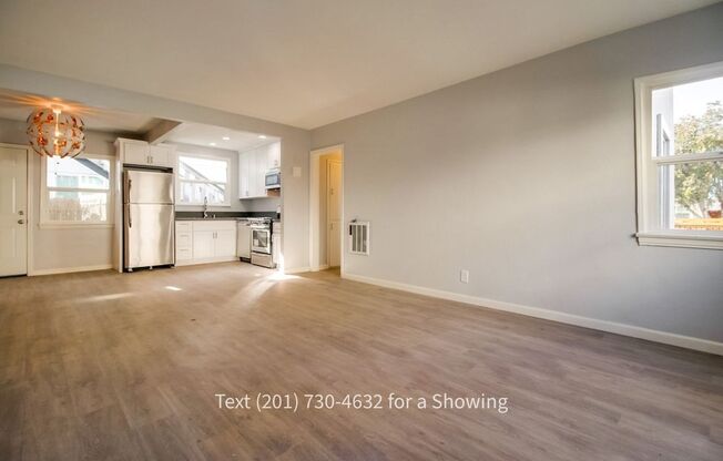 2 beds, 1 bath, $2,595, Unit 4529 Wilson Ave