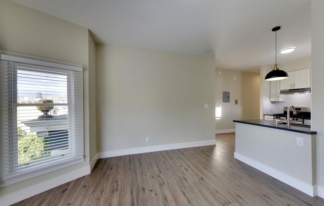 563 Webster Street/805 Hayes Street (1291rc)