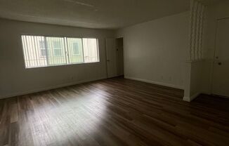 2 beds, 1 bath, $1,900, Unit 4