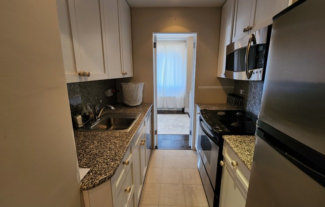 1 bed, 1 bath, 986 sqft, $9,500, Unit 16C