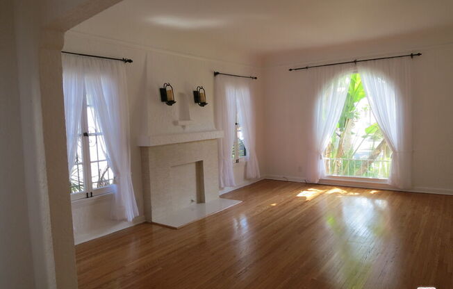 2 beds, 1 bath, $3,760, Unit 535