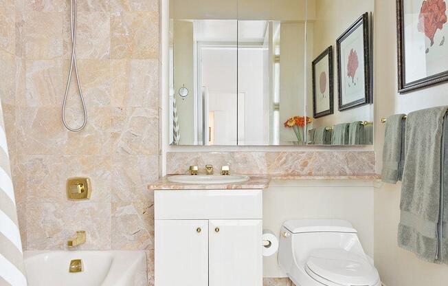 1 bed, 1.5 baths, 895 sqft, $6,300, Unit 14B