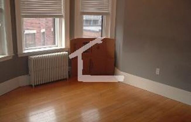 STUNNING 3-bed on Comm Ave w/ HW floors and High Ceilings!!