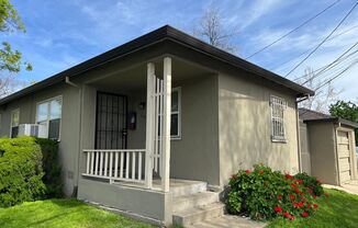 ONE BEDROOM APT W/ GARAGE!