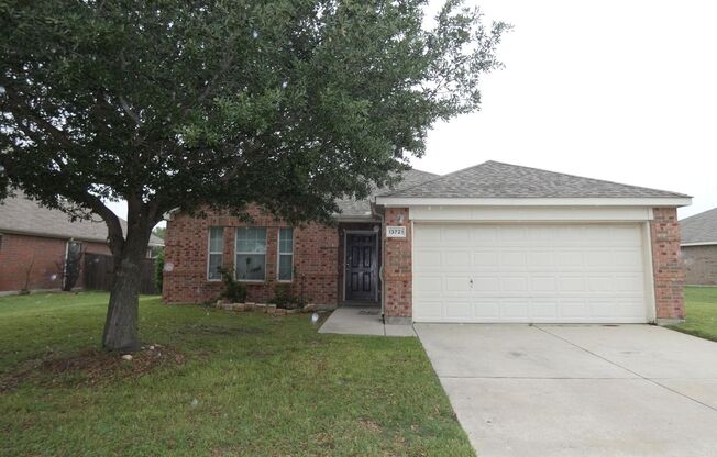Lovely 3 bedroom, 2 bath home in Sendera Ranch near schools, shopping & more! 13721 Trail Break Drive, Fort Worth, TX 76052