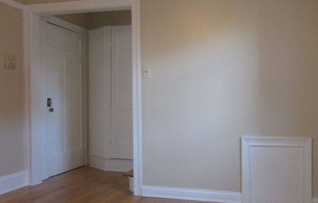 Cozy studio in Oak Park, Great Location!!!