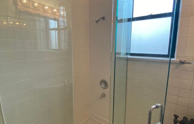 1 bed, 1 bath, 700 sqft, $1,985, Unit 429-402