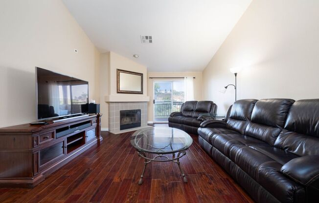 Top Floor Furnished 2 Bedroom Home Near SDSU, UCSD, and Fashion Valley! Water and Internet Included!