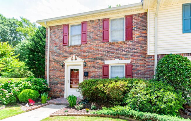 2bd Townhome in the Heart of Tucker