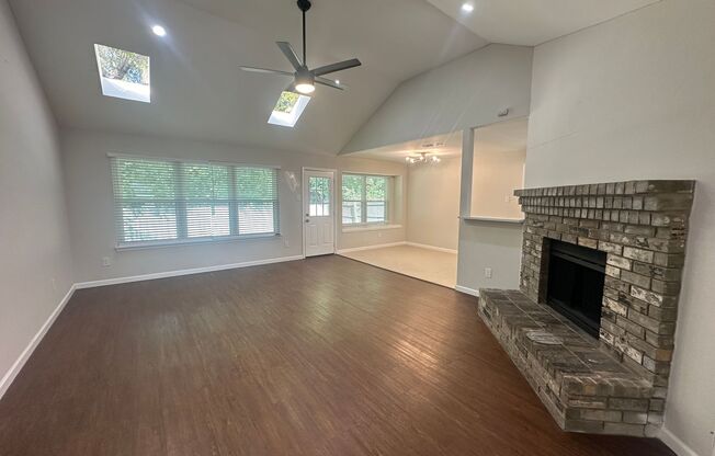 Charming 3-Bedroom Home in Rowlett, TX – Modern Comfort & Spacious Living