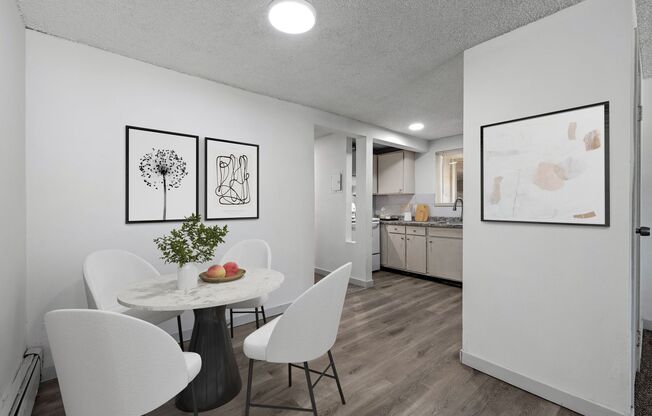 2 beds, 1 bath, 700 sqft, $999