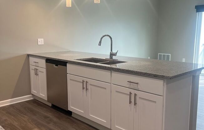 2 beds, 2 baths, 1,021 sqft, $2,000, Unit 2400-318