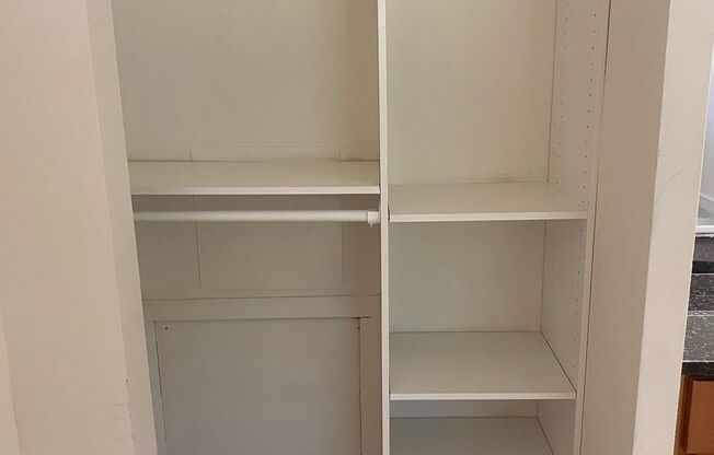 2 beds, 1 bath, 863 sqft, $2,100, Unit 5345 #2