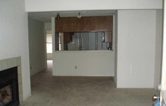 2 beds, 1 bath, 800 sqft, $1,400, Unit 224 NM