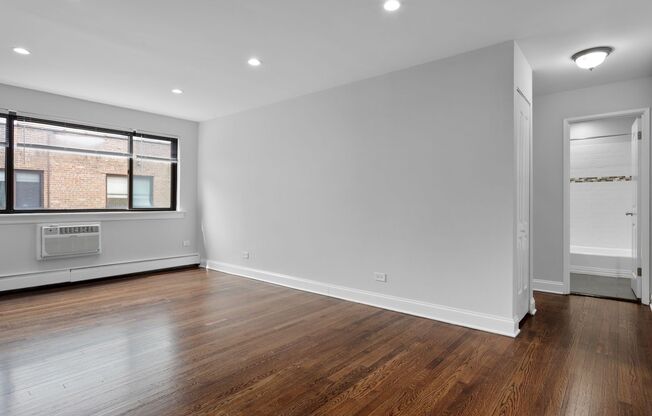 1 bed, 1 bath, 581 sqft, $1,850, Unit 504