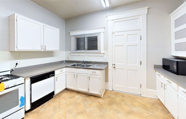 4 beds, 1 bath, $1,795, Unit 1410