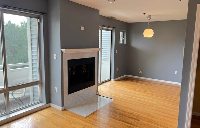 2 beds, 1.5 baths, 1,028 sqft, $2,450, Unit H305