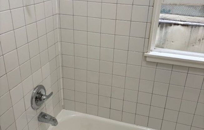 Studio, 1 bath, $1,295, Unit 27