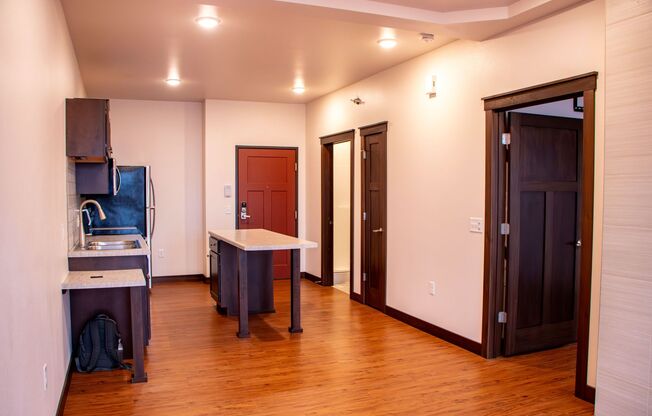 1 bed, 1 bath, 580 sqft, $1,205, Unit 210