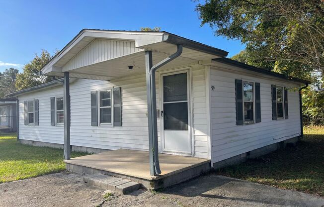 3 beds, 1 bath, $950