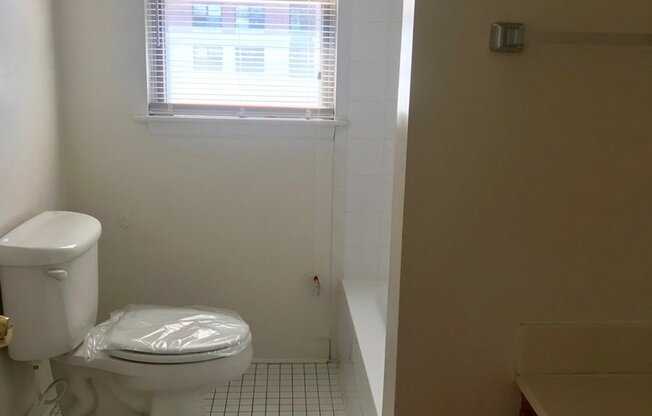 Studio, 1 bath, 400 sqft, $1,099, Unit 9E