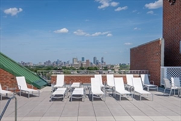 2 beds, 1.5 baths, 840 sqft, $2,900, Unit 604